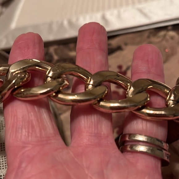 Michael Kors Signature White Handbag with Snap closure - Picture 9 of 9